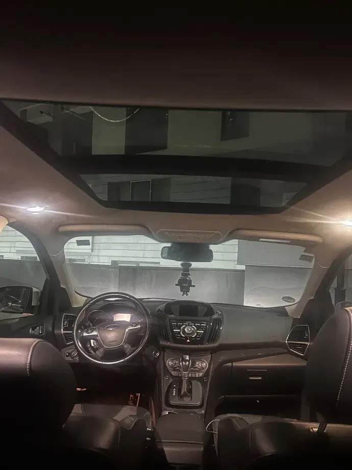 Ford Kuga 2.0 TDCi Powershift 4WD Titanium — imagine 9