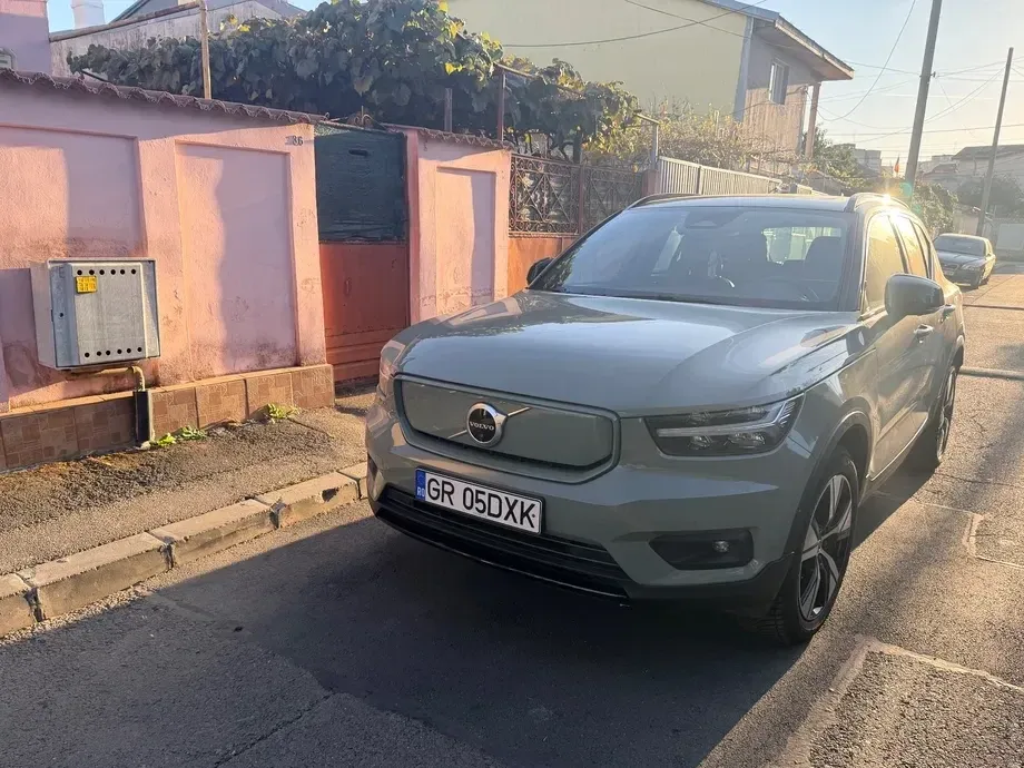 Volvo XC 40 Recharge Twin Motor AWD Ultimate — imagine 3
