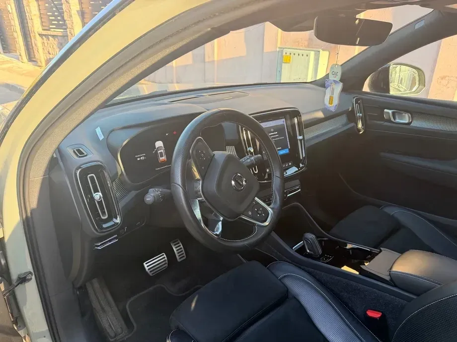 Volvo XC 40 Recharge Twin Motor AWD Ultimate — imagine 7