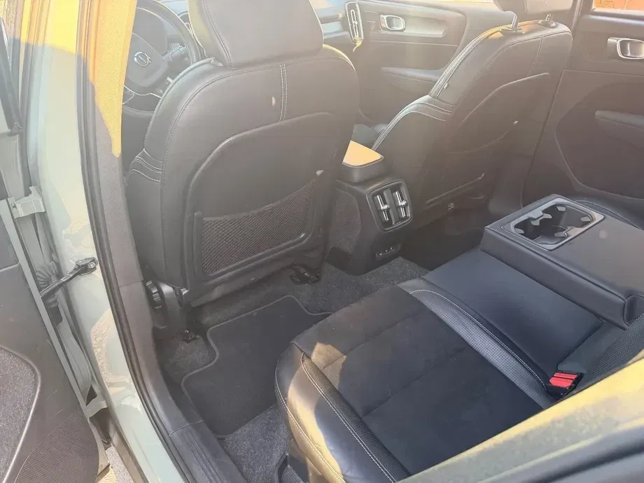 Volvo XC 40 Recharge Twin Motor AWD Ultimate — imagine 6
