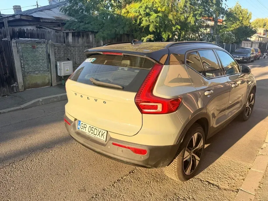 Volvo XC 40 Recharge Twin Motor AWD Ultimate — imagine 4