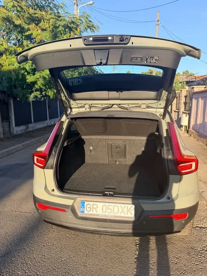 Volvo XC 40 Recharge Twin Motor AWD Ultimate — imagine 5