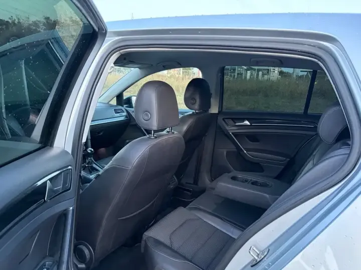 Volkswagen Golf VII