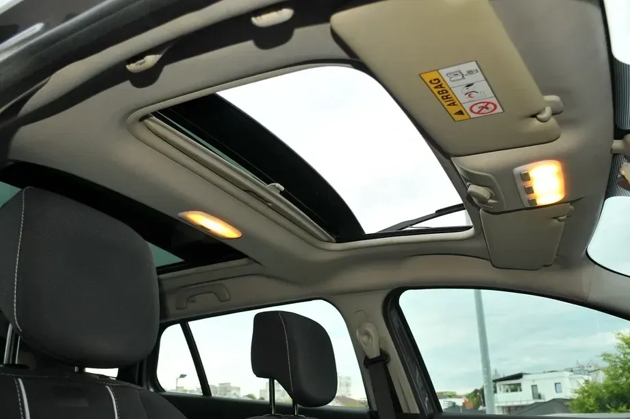 Renault Mégane III — imagine 9