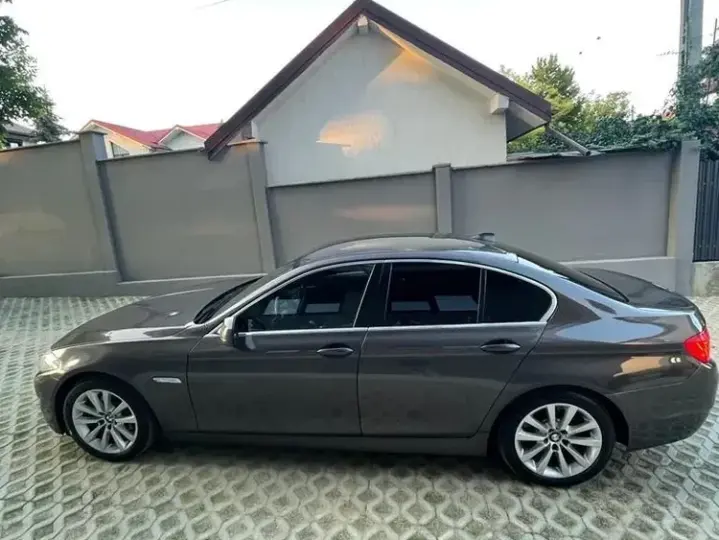 BMW Seria 5 F10/F11/F07 [2010 - 2017] 520d