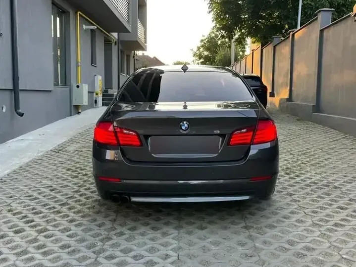 BMW Seria 5 F10/F11/F07 [2010 - 2017] 520d