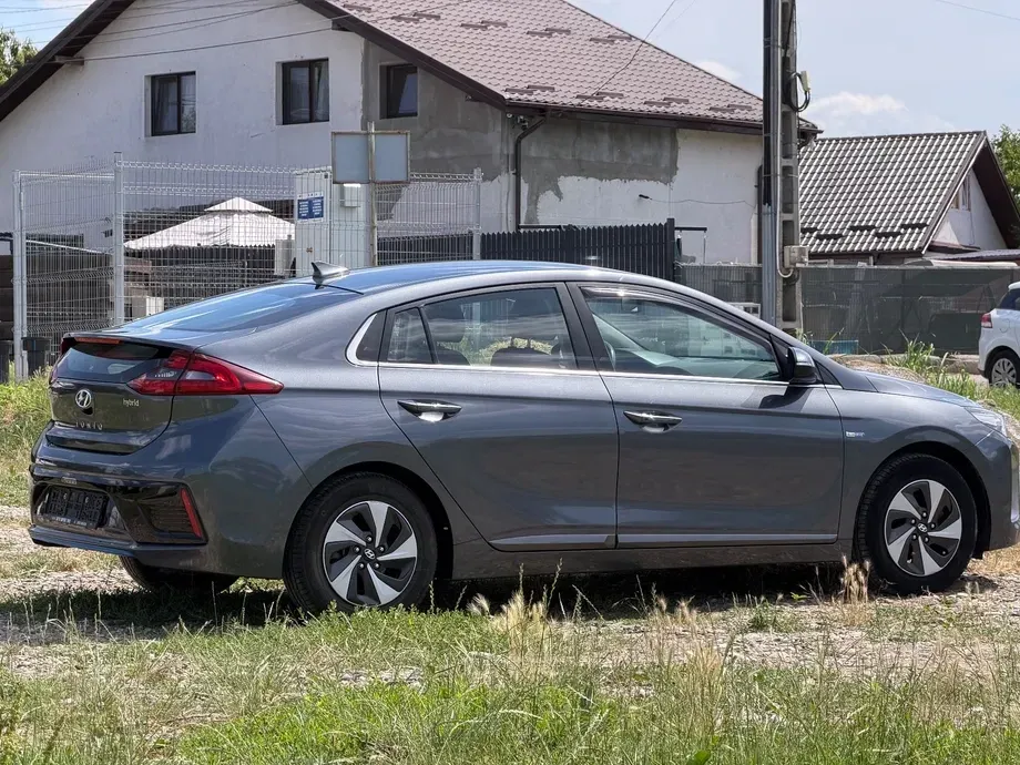 Hyundai IONIQ 141CP Exclusive — imagine 5