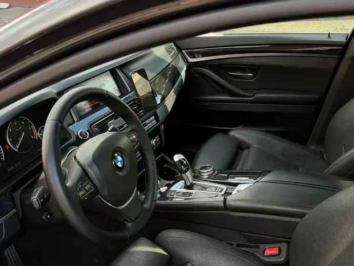 BMW Seria 5 520d xDrive AT