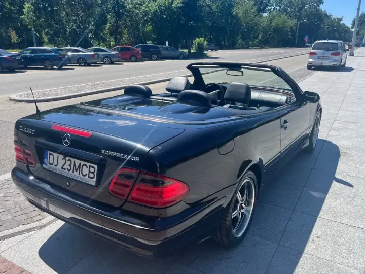 Mercedes-Benz CLK C208