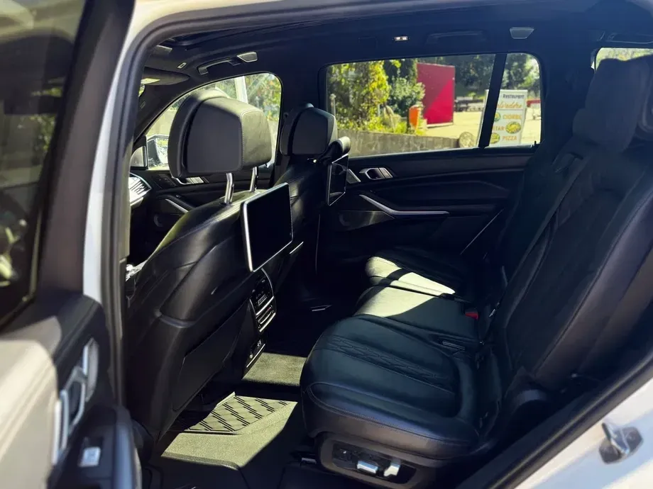 BMW X7 xDrive40i — imagine 8