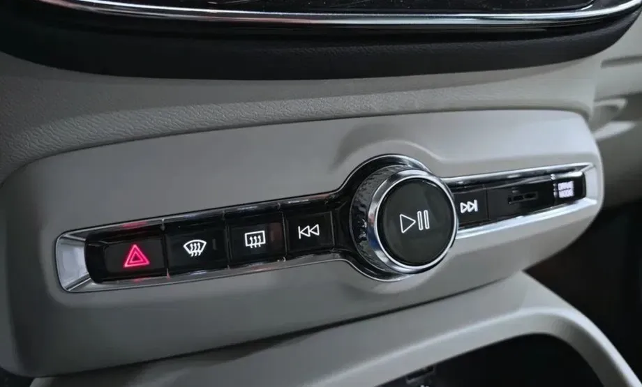 Volvo XC 40 T5 Twin Engine DKG Inscription — imagine 10