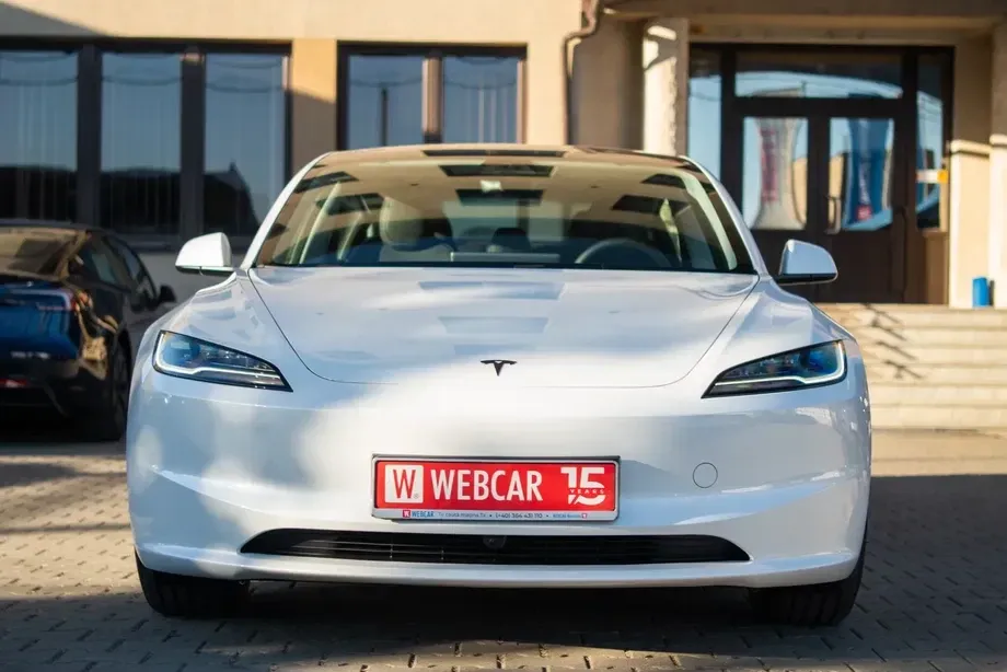 Tesla Model 3 Long Range AWD Premium — imagine 2