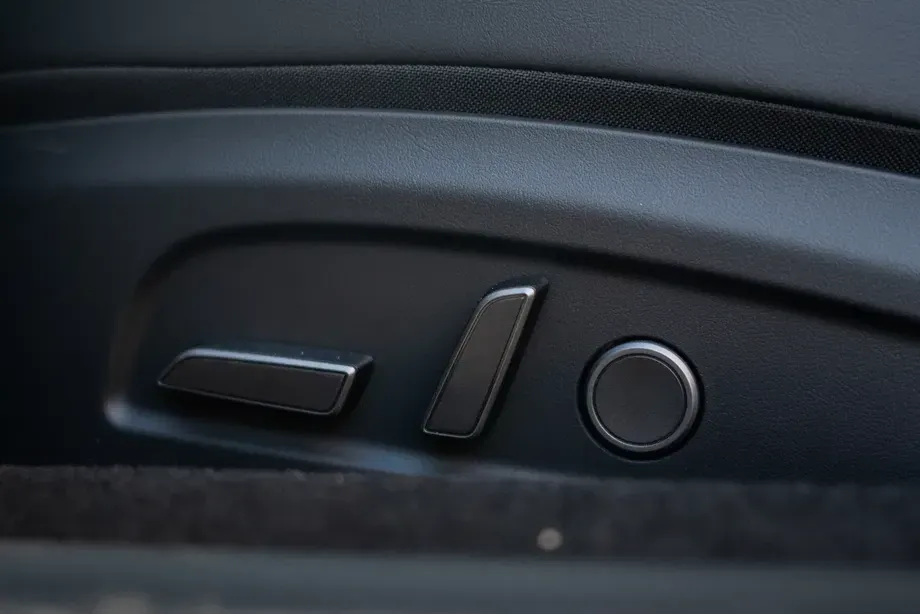 Tesla Model 3 Long Range AWD Premium — imagine 8