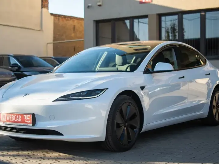 Tesla Model 3 Long Range AWD Premium