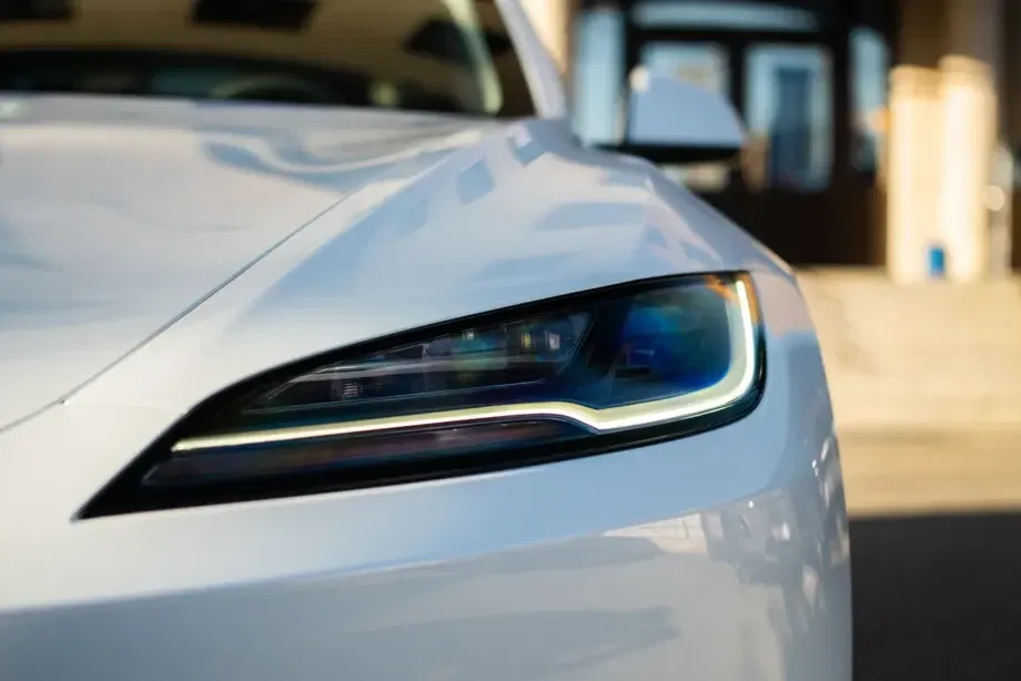 Tesla Model 3 Long Range AWD Premium — imagine 10