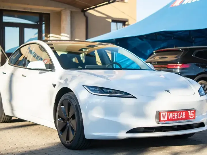 Tesla Model 3 Long Range AWD Premium