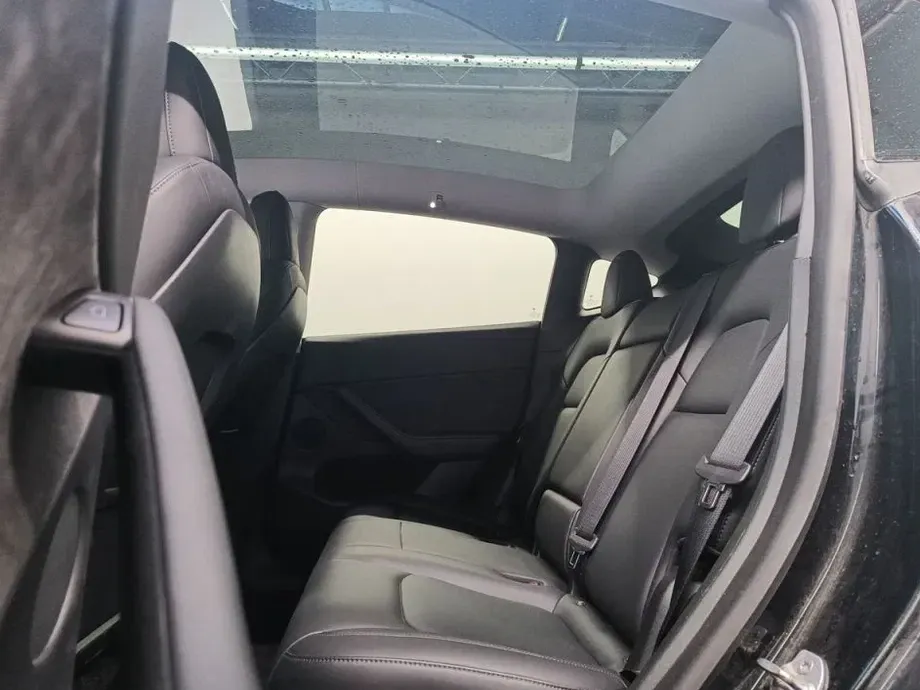 Tesla Model Y — imagine 6
