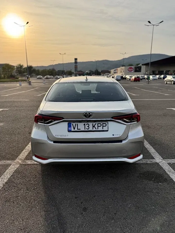 Toyota Corolla XII 1.8 HSD Business — imagine 8