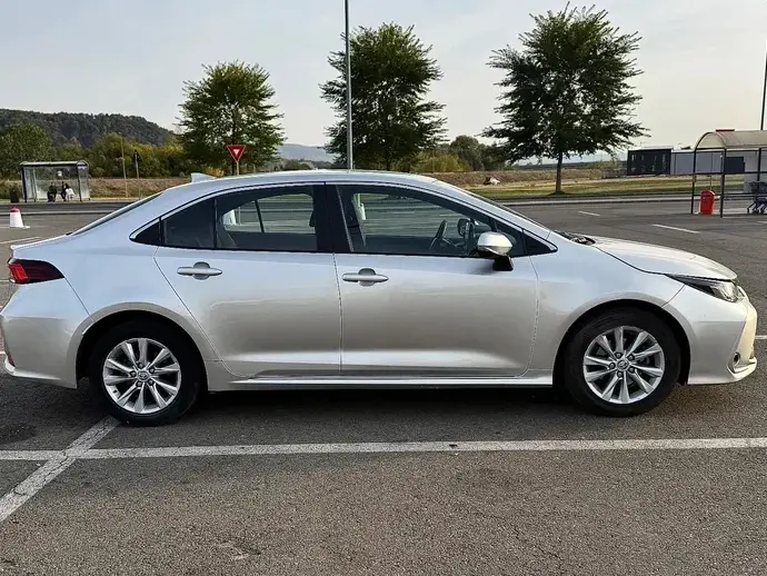 Toyota Corolla XII 1.8 HSD Business