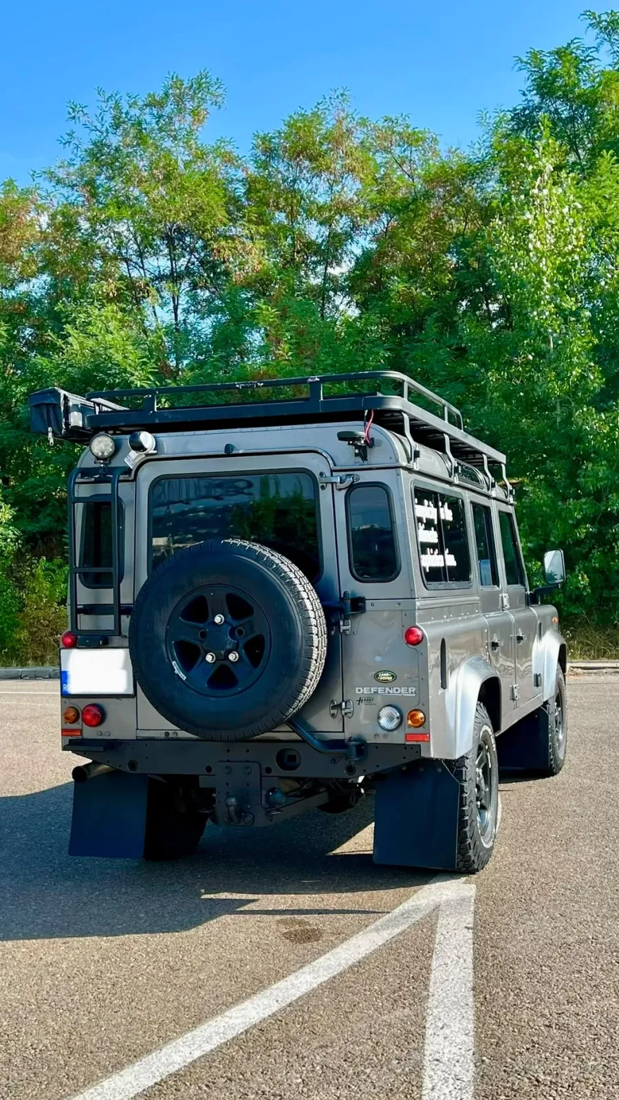 Land Rover Defender 110 S/W — imagine 5