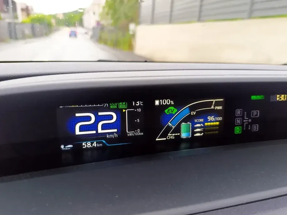 Toyota Prius V — imagine 7