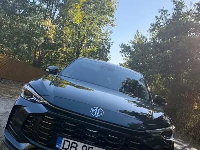 MG ZS HEV