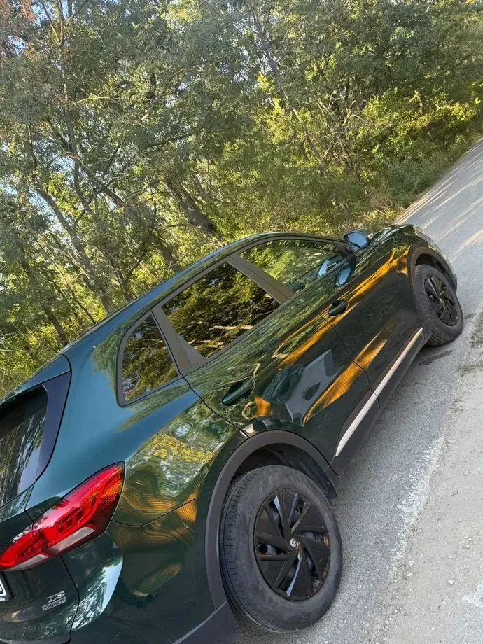 MG ZS HEV — imagine 8
