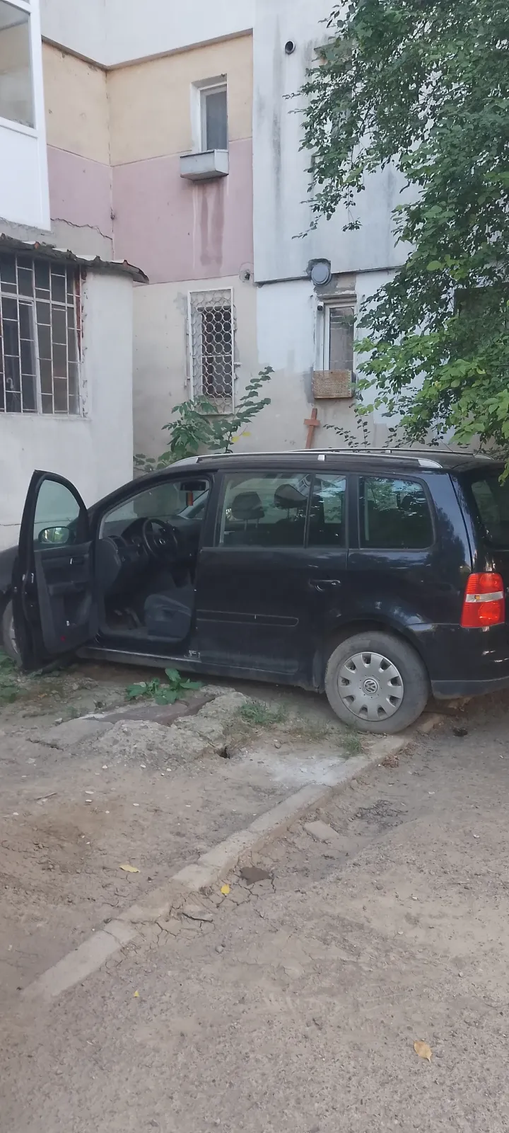 Volkswagen Touran — imagine 7