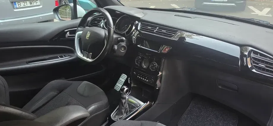 Citroën DS3 1.6 VTi BVM So Chic — imagine 5