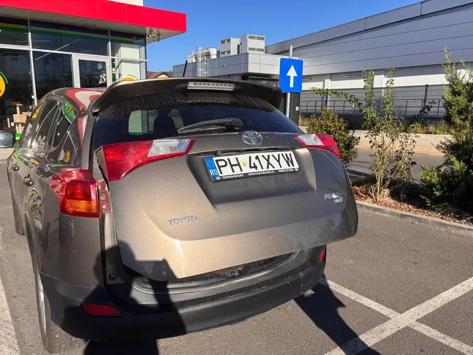 Toyota RAV4 IV 2.2 D-4CAT 4WD Aut Executive — imagine 2