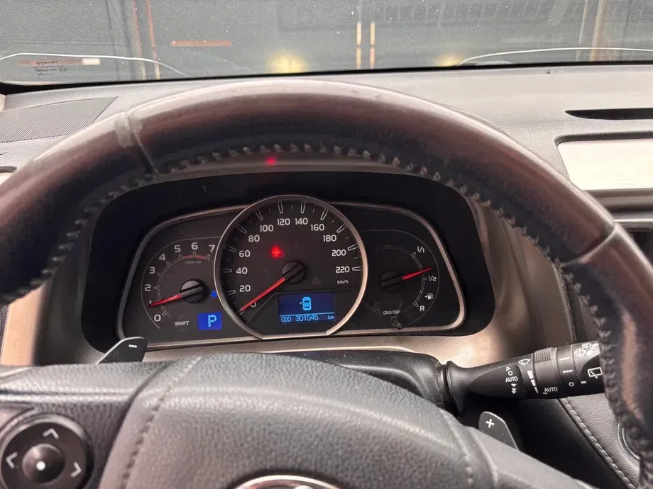 Toyota RAV4 IV 2.2 D-4CAT 4WD Aut Executive — imagine 6
