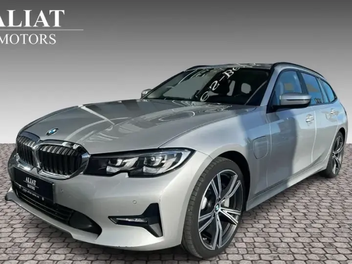 BMW Seria 3 330e xDrive Aut. Luxury Line