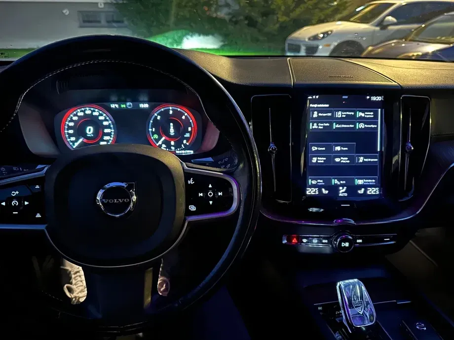 Volvo XC 60 II B4 MHEV AT8 AWD Inscription — imagine 10