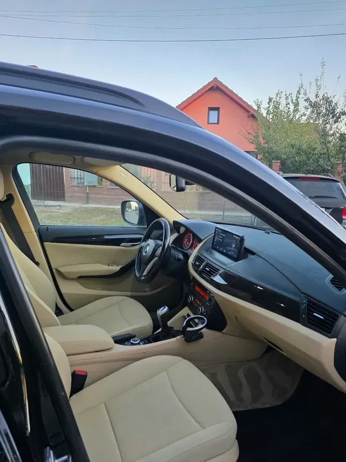 BMW X1 E84 xDrive18d xLine — imagine 8