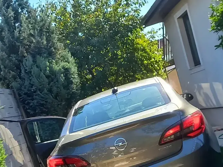 Opel Astra J
