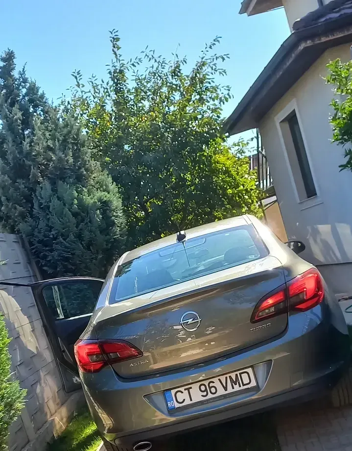 Opel Astra J — imagine 4