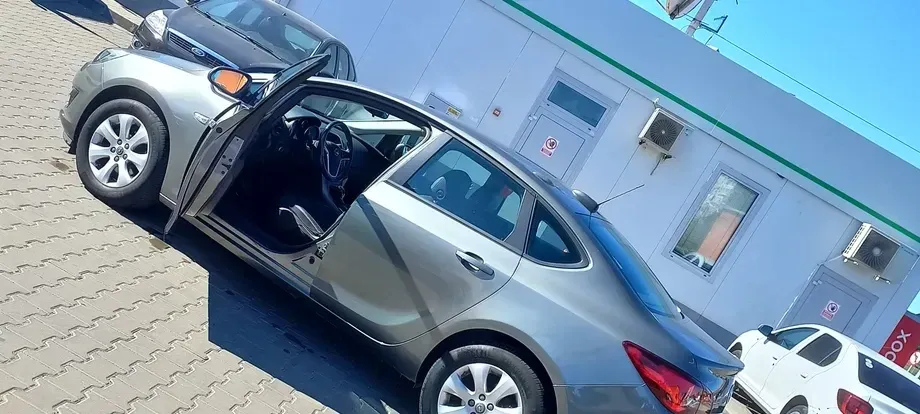 Opel Astra J — imagine 2