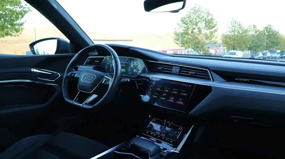 Audi e-tron 55 quattro S line — imagine 7