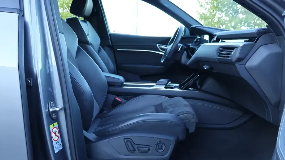 Audi e-tron 55 quattro S line — imagine 10