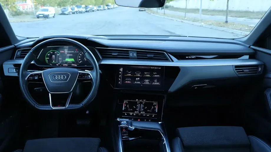 Audi e-tron 55 quattro S line — imagine 8