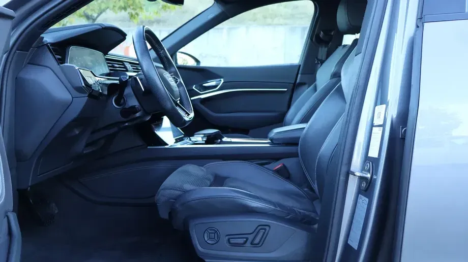 Audi e-tron 55 quattro S line — imagine 9