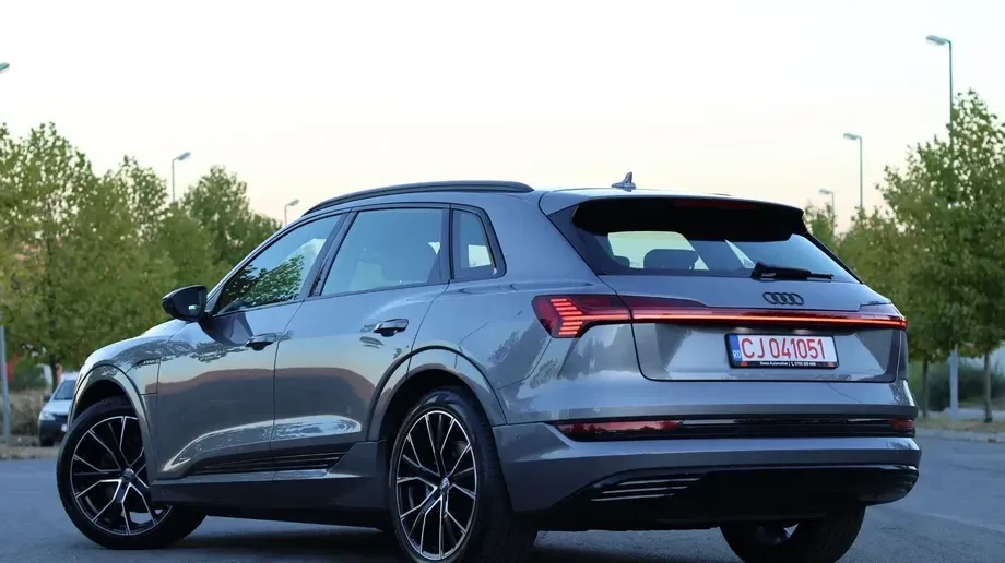 Audi e-tron 55 quattro S line — imagine 3