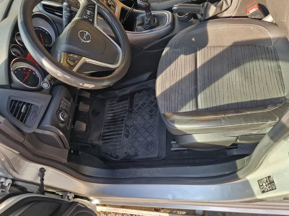 Opel Astra J — imagine 10