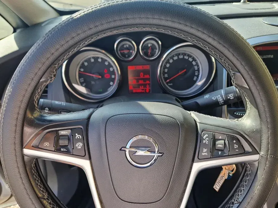 Opel Astra J — imagine 7