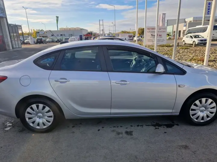 Opel Astra J