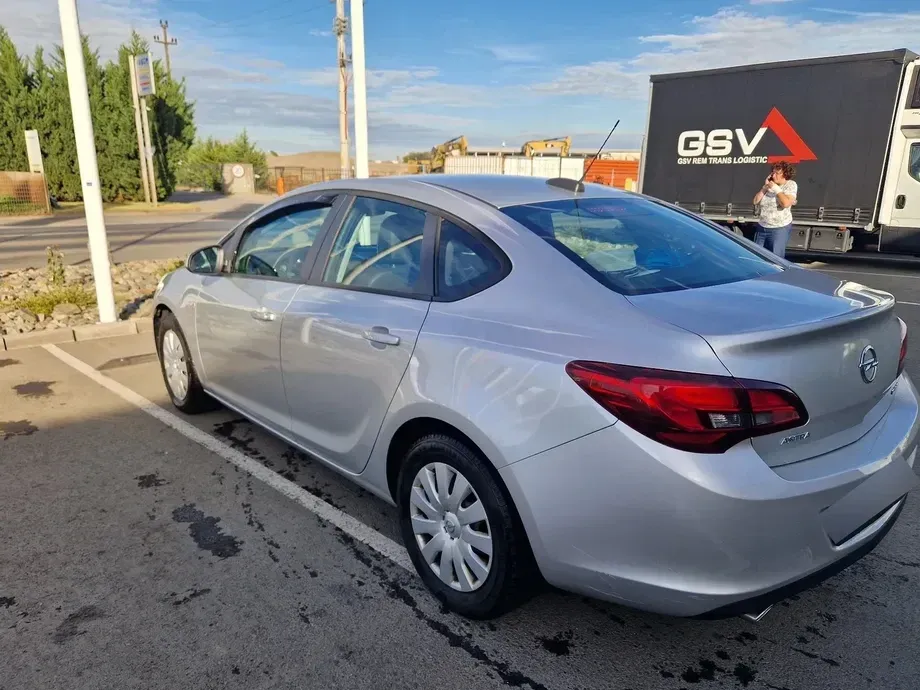 Opel Astra J — imagine 4