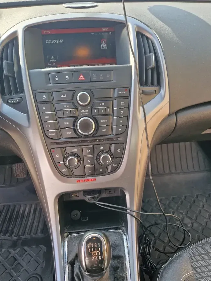 Opel Astra J — imagine 8