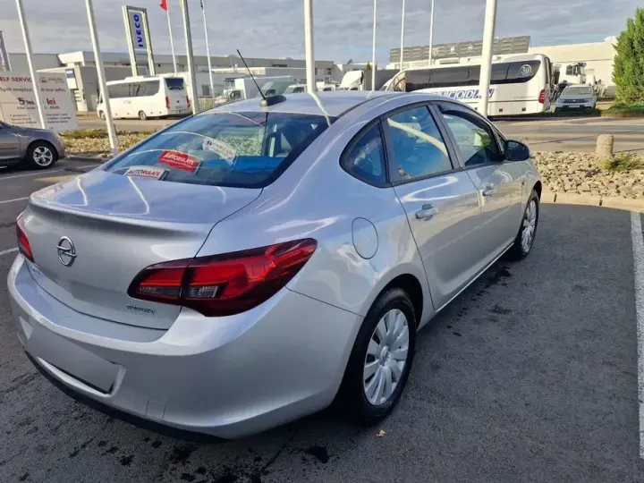 Opel Astra J