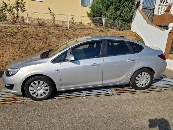 Opel Astra J