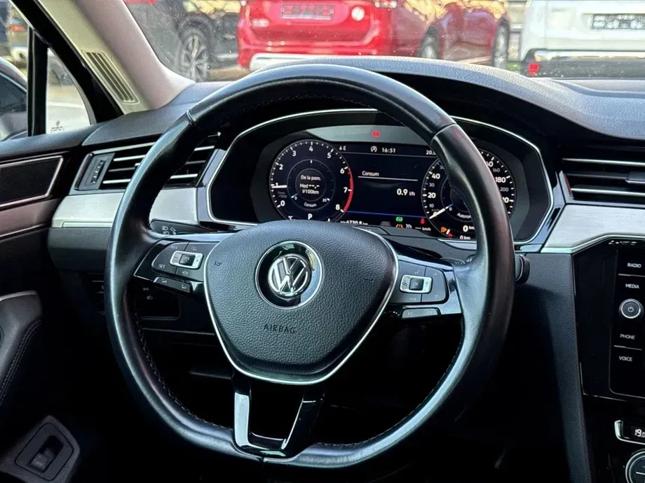 Volkswagen Passat — imagine 9